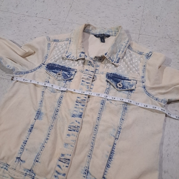 Baccini | Off white blue acid wash rhinestone button up jean jacket - Picture 10 of 13